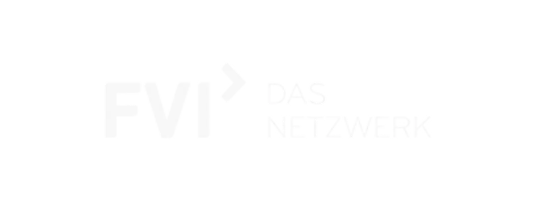 Logo von FVI – Das Netzwerk: links die Buchstaben ‚FVI‘ mit einem Pfeilsymbol, rechts der Schriftzug ‚DAS NETZWERK‘ in weißen Großbuchstaben auf schwarzem Hintergrund.